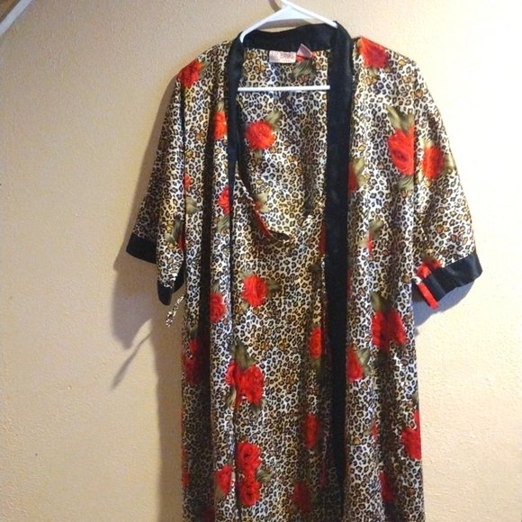2 Piece Vintage Robe and Pajamas Set Leopard Print Rose by Liz Banks S - Picture 1 of 7